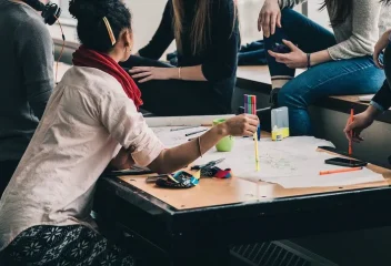 Revenu d’engagement pour les jeunes : quelle réponse face à l’urgence sociale ?