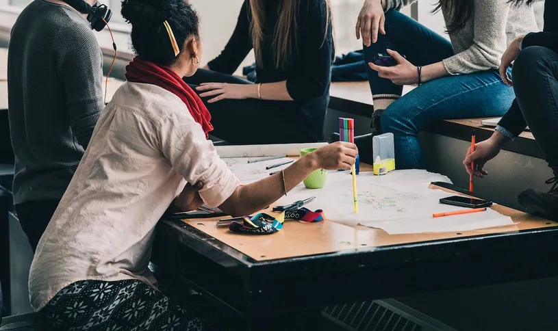 Revenu d’engagement pour les jeunes : quelle réponse face à l’urgence sociale ?